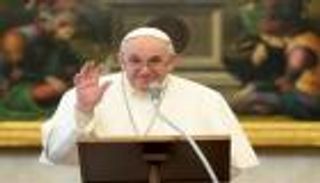 البابا فرنسيس يستأنف عمله تدريجياً بعد جراحة القولون