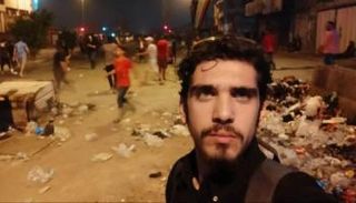 الناشط العراقي علي المكدان خلال تظاهرات سابقة ببغداد