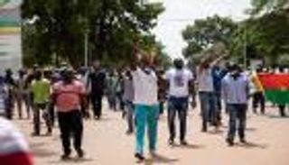 نساء بوركينا فاسو ينتفضن: "كفانا دفنا للأولاد والأزواج"