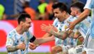 بالفيديو.. ليونيل ميسي يقود "حفلة" سخرية من البرازيل