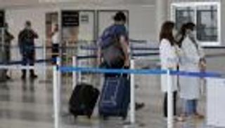 أزمة لبنان.. حقائب القادمين محملة بأدوية: صيدليات عابرة للحدود