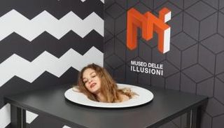 إحدى غرف متحف الأوهام في مدينة ميلانو الإيطالية