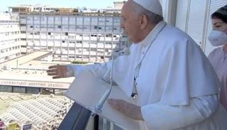 أول ظهور للبابا فرانسيس منذ خضوعه لعملية جراحية