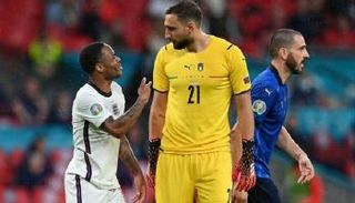 دوناروما حارس منتخب إيطاليا وسترلينج نجم إنجلترا