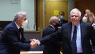 الاتحاد الأوروبي وإسرائيل.. هل يكفّر لابيد "خطايا" نتنياهو؟