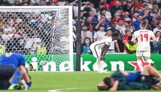 فيليبس يركض ناحية ساكا