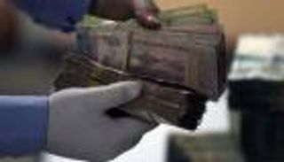 انهيار تاريخي لسعر صرف الريال اليمني أمام الدولار