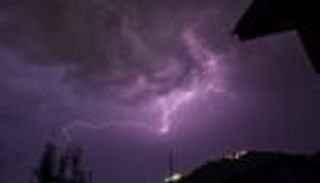 البرق يقتل 69 في الهند بينهم 11 أثناء التقاط "سيلفي"