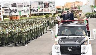 الرئيس الجزائري وقائد الجيش بذكرى عيد الاستقلال