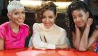 زوجة ويل سميث تحلق رأسها في عيد ميلادها الـ50.. ما القصة؟