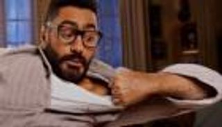 من بيتر سيلرز إلى تامر حسني.. هذه قصة "اليد الغريبة" المؤذية لصاحبها