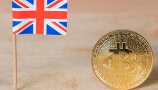 عملة بيتكوين وعلم بريطانيا