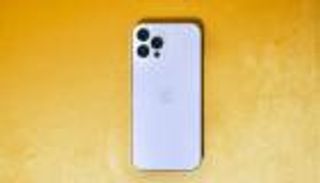 أبل تفاجئ الأسواق بجيل جديد من آيفون 12