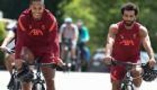 في وجود محمد صلاح.. من فاز بسباق دراجات لاعبي ليفربول؟