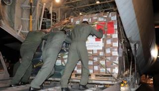 جانب من المساعدات المغربية إلى تونس 