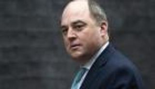 وزير دفاع بريطانيا يحدد شروط التعامل مع حركة طالبان