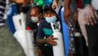 المرضى يموتون في منازلهم.. كورونا يلتهم إندونيسيا