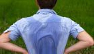 التعرق الزائد في الجسم.. الأسباب والعلاج