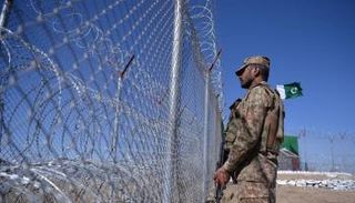 جندي باكستاني يحرس حدود بلاده مع أفغانستان- أرشيفية