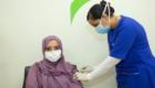 الإمارات تقدم 74.5 ألف جرعة جديدة من لقاح كورونا