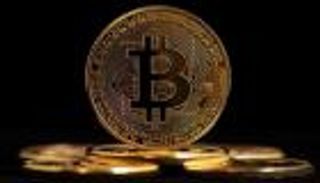 أسعار العملات الرقمية اليوم.. بيتكوين تمرض لا تموت