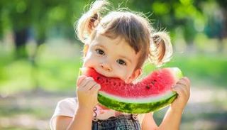 التغذية الصحية المناسبة للأطفال في الصيف