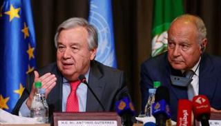 لقاء سابق بين أبوالغيط (يمين) وغوتيريش (يسار). (أرشيفية)