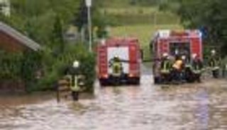 ميركل تتعهد بمساعدة المتضررين من الفيضانات بألمانيا