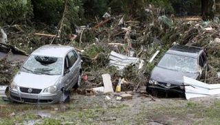 الدمار طال الكثير من السيارات