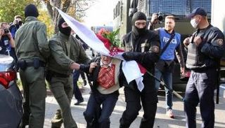 الشرطة في بيلاروسيا تواصل عمليات الاعتقال ضد المعارضين- أرشيفية