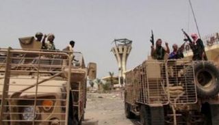 عناصر من القوات اليمنية تحتفل بتحرير مدينة عدن - أرشيفية