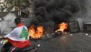 احتجاجات ومناوشات.. إصابة 5 عسكريين بقنبلة يدوية شمالي لبنان