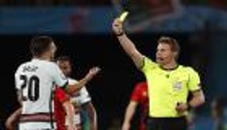 محامٍ تهرب من الضرائب.. الحكم فيليكس بريش ينهي مسيرته الدولية