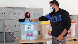 أحد مراكز الاقتراع في ليبيا - أرشيفية