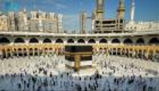 بالصور.. أفواج الحجاج تتوافد إلى المسجد الحرام في يوم التروية