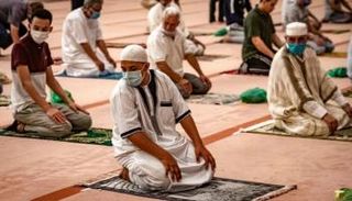 جانب من صلاة المسلمين خلال جائحة كورونا