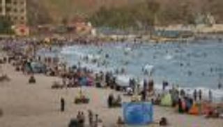 شواطئ عدن تفتح ذراعيها للزائرين خلال إجازة العيد