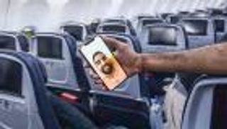 بالصور.. مؤمن زكريا بطل الأهلي المصري الدائم في احتفالات التتويج