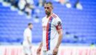 رغم توهجه.. إسلام سليماني مهدد بالطرد من ليون