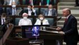 "طوارئ" أردوغان تدخل عامها السادس.. تشمل الفصل والاحتجاز
