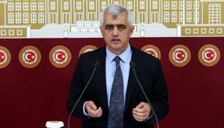 البرلماني المعارض عمر فاروق جرجرلي أوغلو