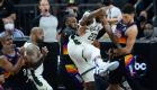 الدوري الأمريكي لكرة السلة.. ميلووكي يهزم فينيكس مجددا وينتظر التاريخ