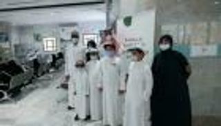 أبناء مطوّف سعودي توفي بكورونا يخدمون الحجاج تنفيذاً لوصيته