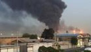 حريق هائل يلتهم مستودعا وسط إيران