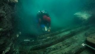 السفينة الغارقة