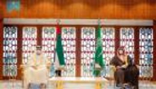 محمد بن زايد ومحمد بن سلمان يستعرضان العلاقات الأخوية الوثيقة