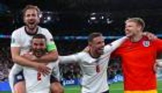 صور.. كيف يقضي نجوم إنجلترا الإجازة الصيفية بعد اليورو؟