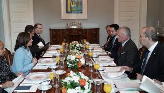 لقاء العاهل الأردني ونائبة الرئيس الأمريكي