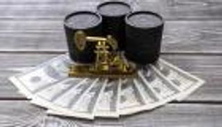 حال الأسواق أول أيام عيد الأضحى.. ارتفاع الذهب والنفط ومذبحة بيتكوين