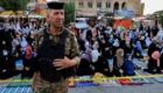 "صلاة تحت الحراسة".. أجواء حزينة لعيد الأضحى في العراق